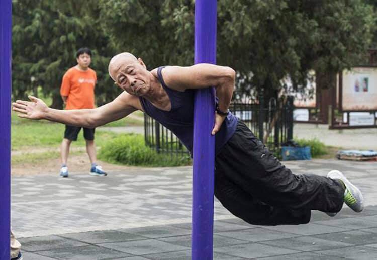 中国の公園に備え付けの健康遊具(器具?)について